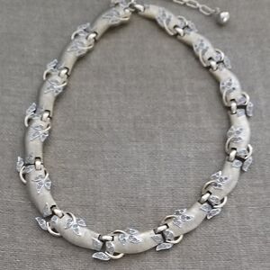 Trifari Silver-Tone Leaf Motif Necklace Stone Missing